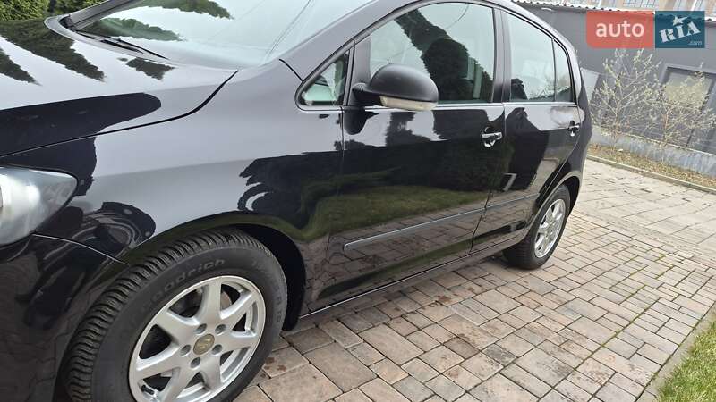 Хэтчбек Volkswagen Golf 2012 в Ровно