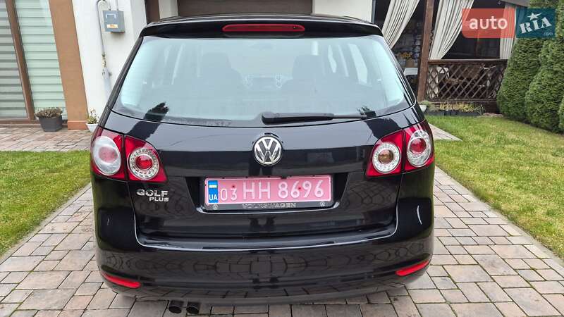 Хэтчбек Volkswagen Golf 2012 в Ровно