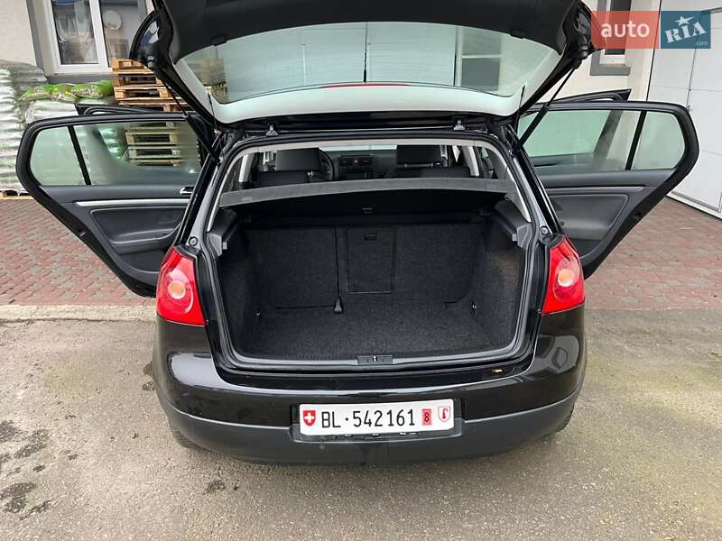 Хетчбек Volkswagen Golf 2006 в Рівному