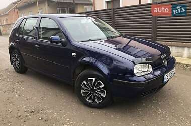 Хэтчбек Volkswagen Golf 2002 в Черновцах