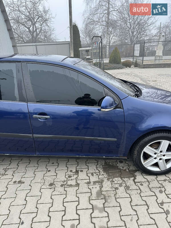 Хэтчбек Volkswagen Golf 2005 в Косове