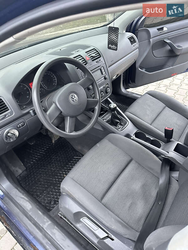 Хэтчбек Volkswagen Golf 2005 в Косове