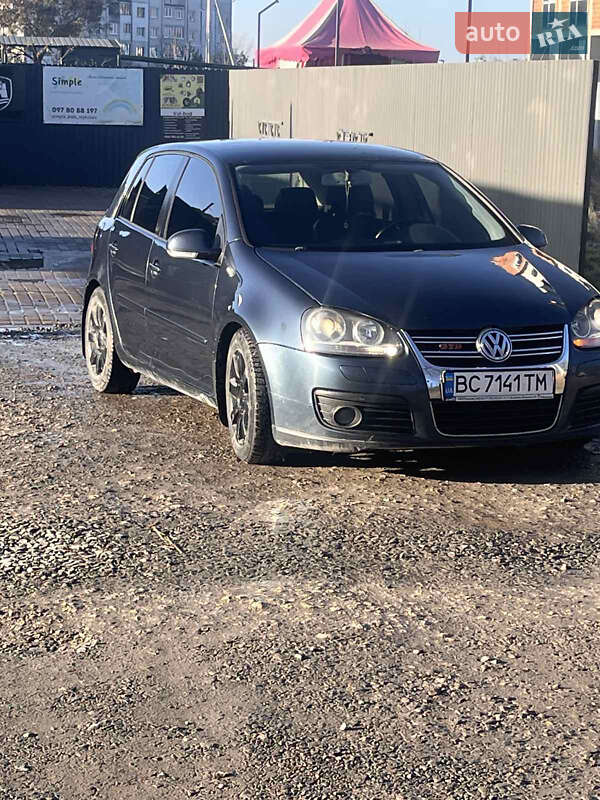 Хетчбек Volkswagen Golf 2004 в Львові