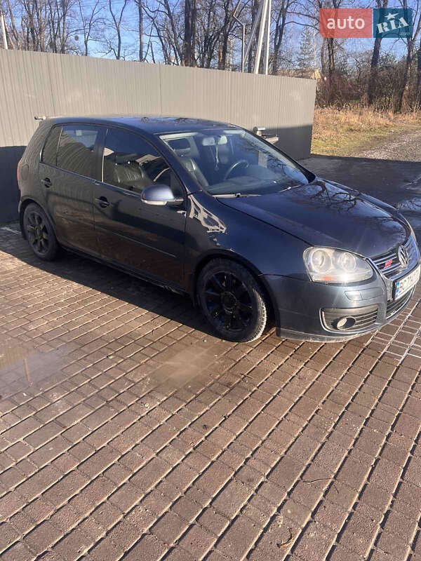Хетчбек Volkswagen Golf 2004 в Львові