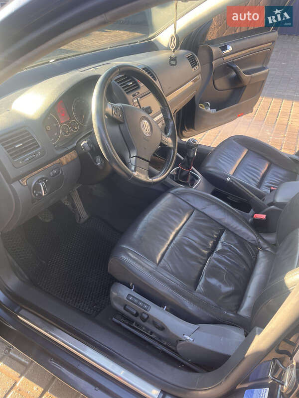 Хетчбек Volkswagen Golf 2004 в Львові