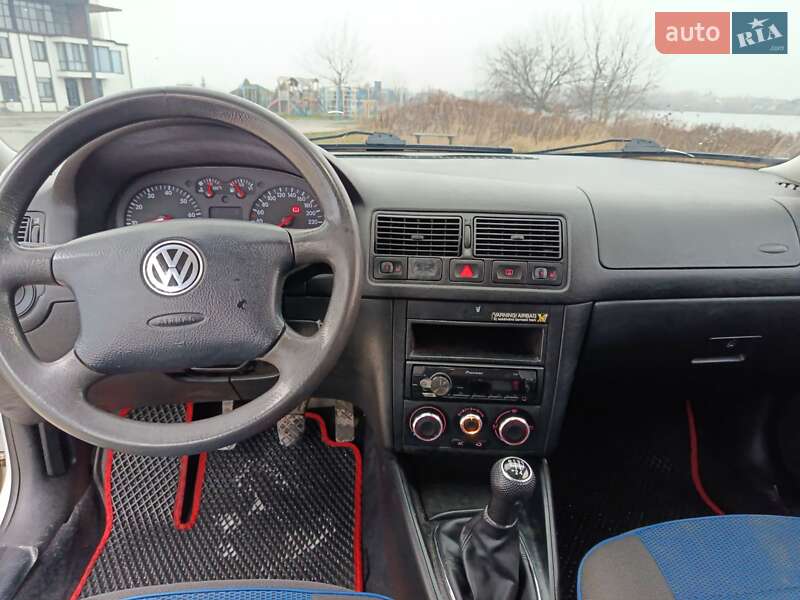 Універсал Volkswagen Golf 1999 в Рівному