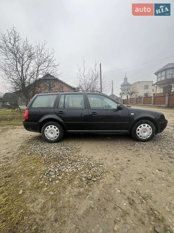 Універсал Volkswagen Golf 2004 в Надвірній