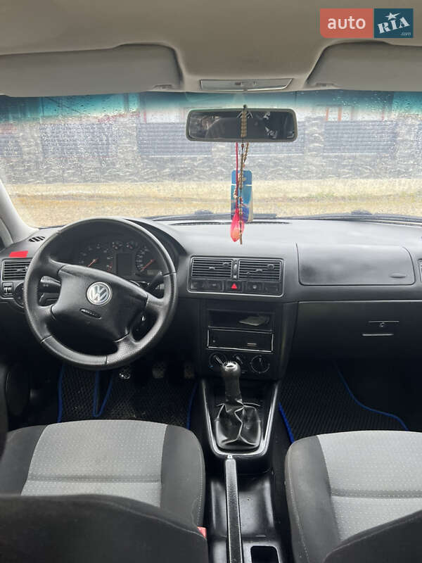 Універсал Volkswagen Golf 2004 в Надвірній