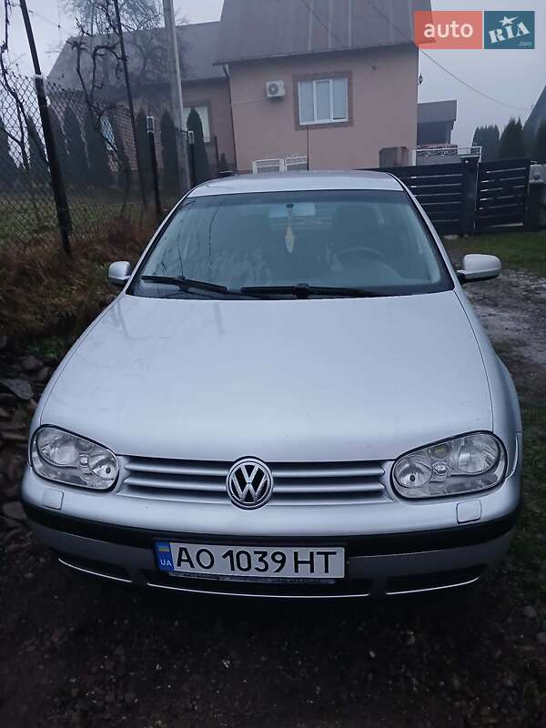 Volkswagen Golf 2003