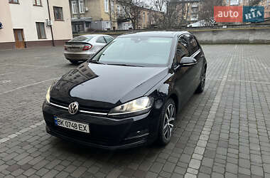 Хэтчбек Volkswagen Golf 2016 в Ровно