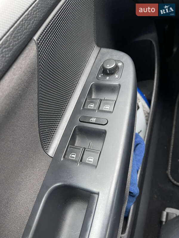 Універсал Volkswagen Golf 2012 в Вишневому фото 15 Універсал Volkswagen Golf 2012 в Вишневому