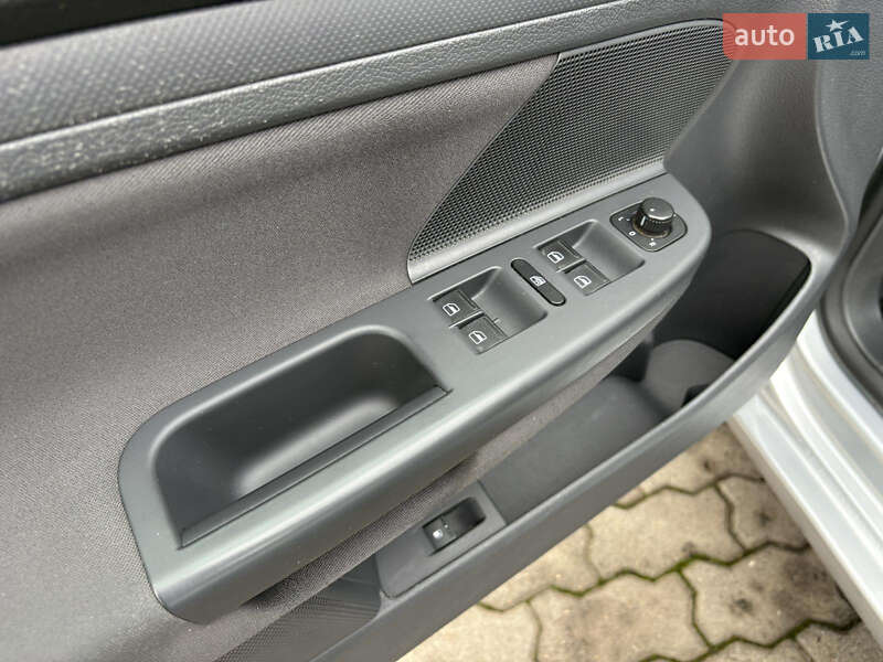 Хетчбек Volkswagen Golf 2006 в Чернівцях фото 4 Хетчбек Volkswagen Golf 2006 в Чернівцях