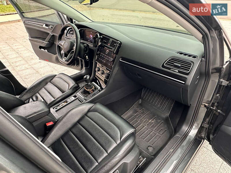 Універсал Volkswagen Golf 2017 в Одесі