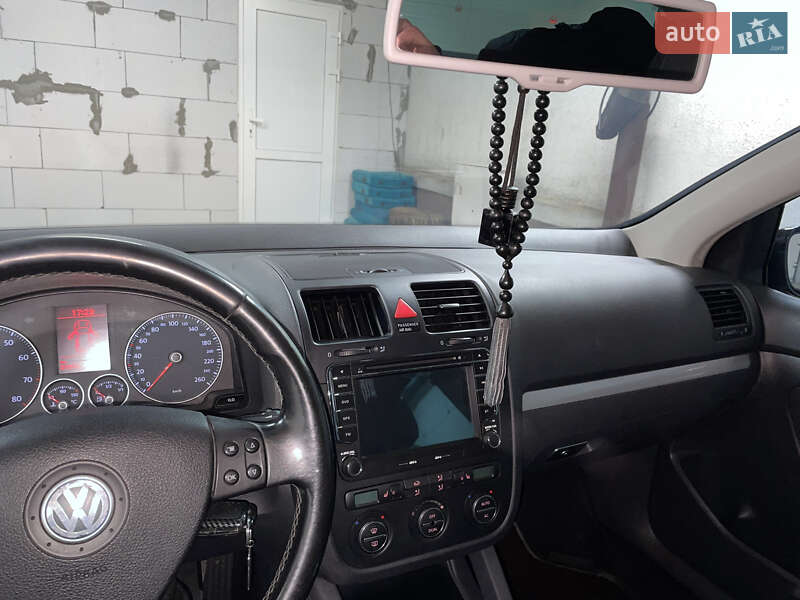 Хетчбек Volkswagen Golf 2008 в Києві