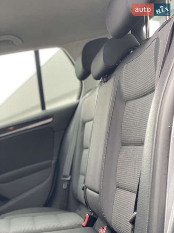 Хетчбек Volkswagen Golf 2009 в Старокостянтинові