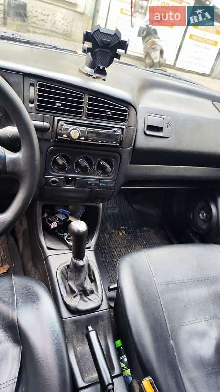 Хэтчбек Volkswagen Golf 1994 в Одессе