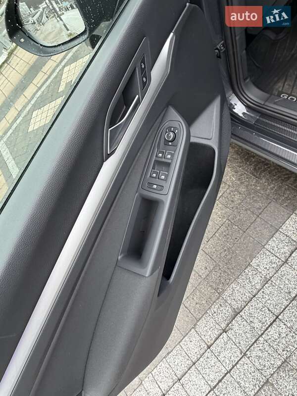 Хетчбек Volkswagen Golf 2022 в Києві