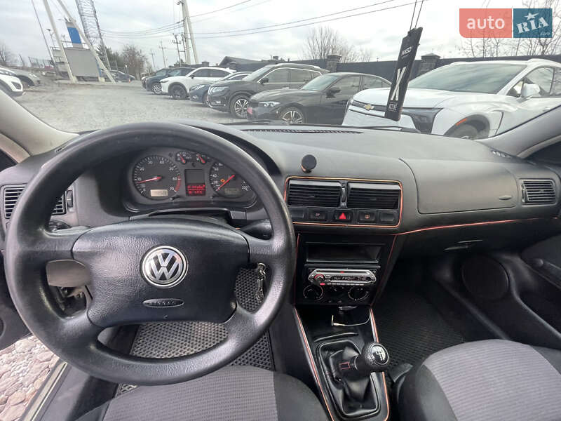 Хетчбек Volkswagen Golf 2001 в Львові