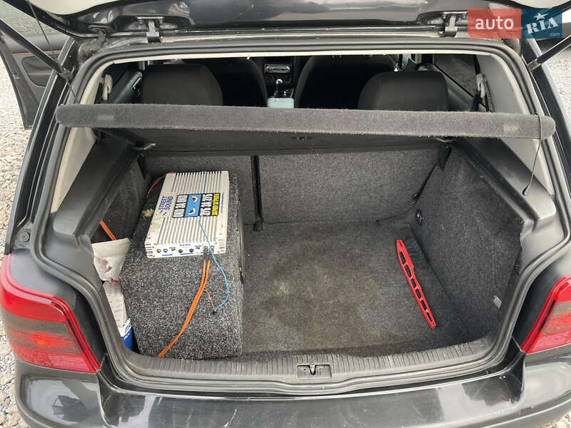 Хетчбек Volkswagen Golf 2001 в Львові