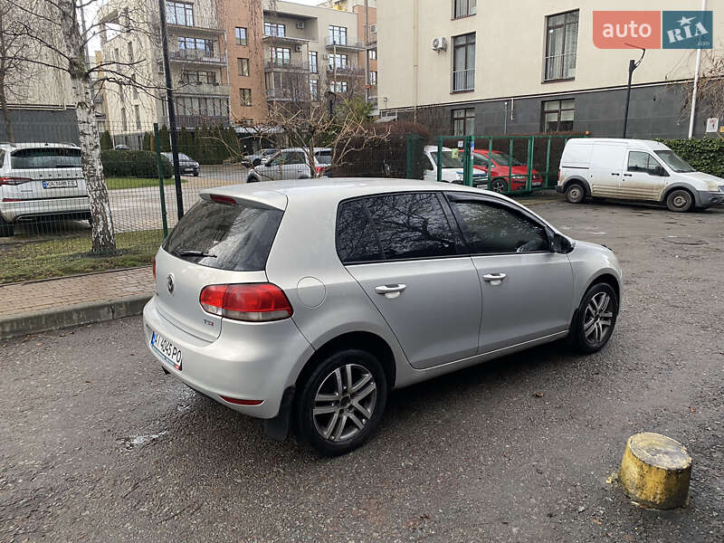 Хэтчбек Volkswagen Golf 2008 в Киеве