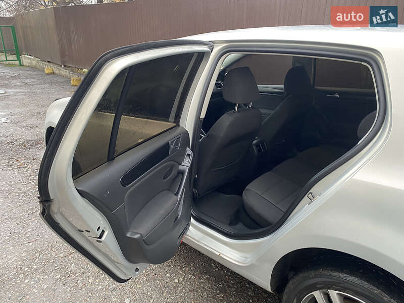 Хэтчбек Volkswagen Golf 2008 в Киеве