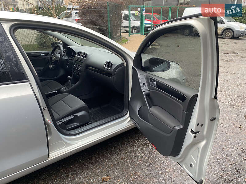 Хэтчбек Volkswagen Golf 2008 в Киеве