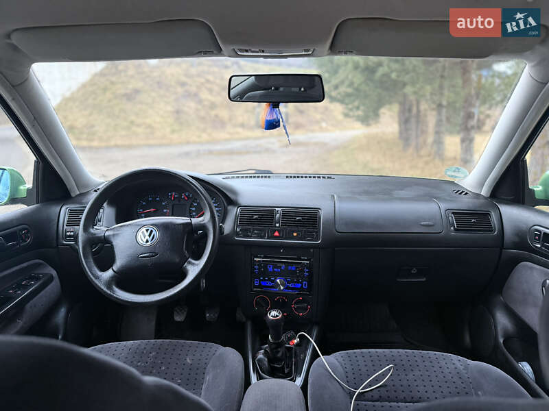 Хетчбек Volkswagen Golf 2000 в Турці