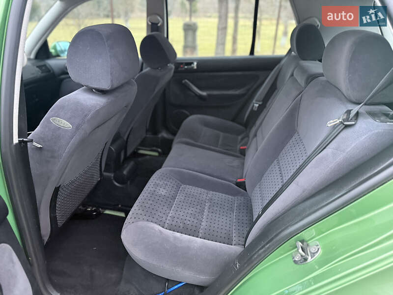 Хетчбек Volkswagen Golf 2000 в Турці