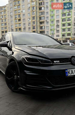 Хэтчбек Volkswagen Golf 2016 в Киеве