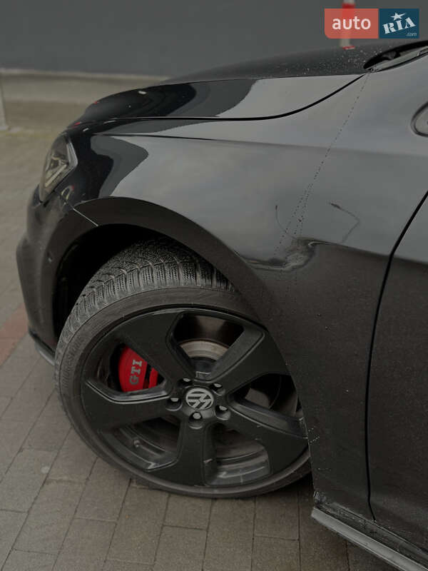 Хетчбек Volkswagen Golf 2016 в Києві