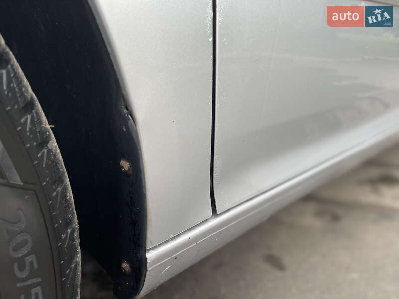 Хетчбек Volkswagen Golf 2006 в Шепетівці