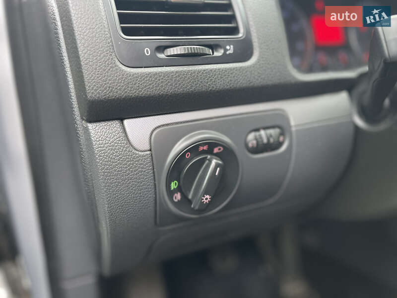 Хетчбек Volkswagen Golf 2006 в Шепетівці