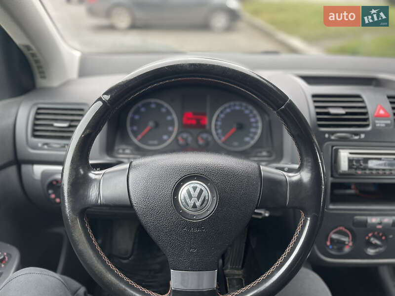 Хетчбек Volkswagen Golf 2006 в Шепетівці