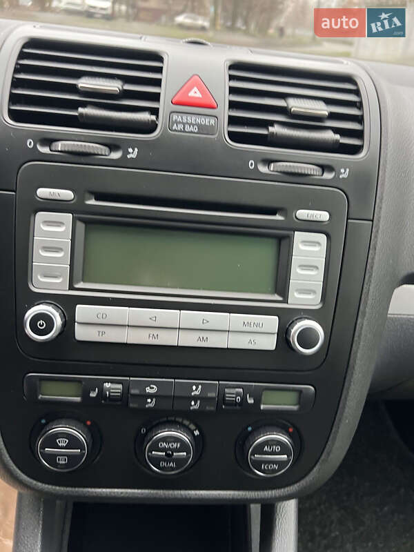 Хетчбек Volkswagen Golf 2007 в Запоріжжі