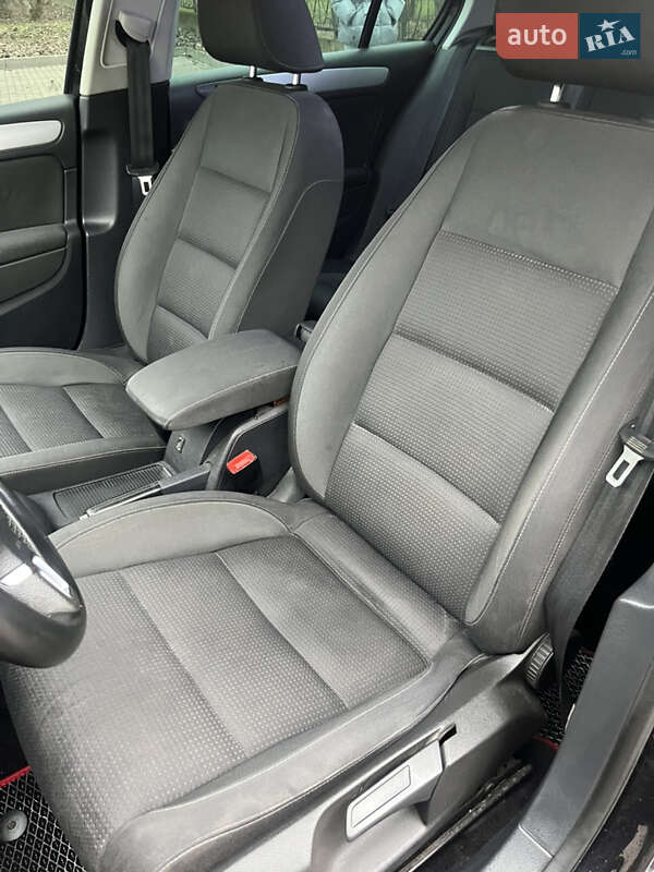 Хэтчбек Volkswagen Golf 2011 в Броварах