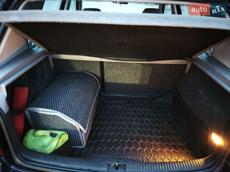 Хетчбек Volkswagen Golf 2001 в Бердичеві