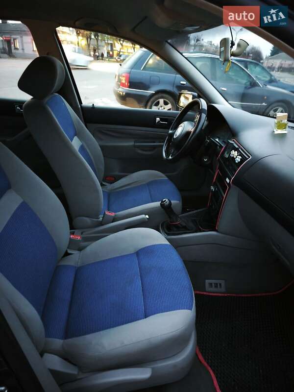 Хетчбек Volkswagen Golf 2001 в Бердичеві