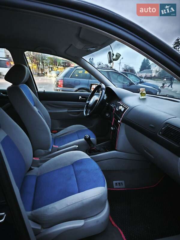 Хетчбек Volkswagen Golf 2001 в Бердичеві