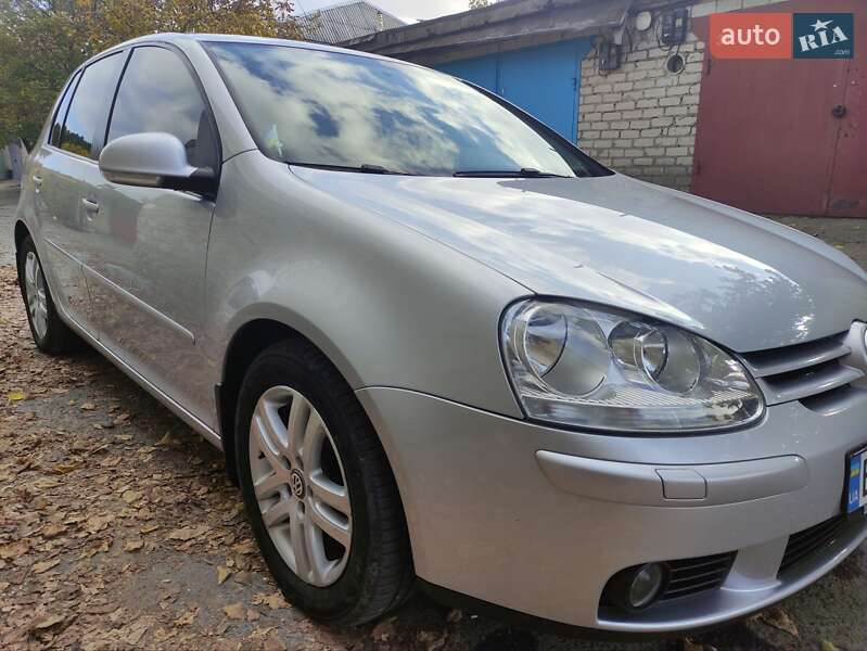 Хетчбек Volkswagen Golf 2006 в Южноукраїнську