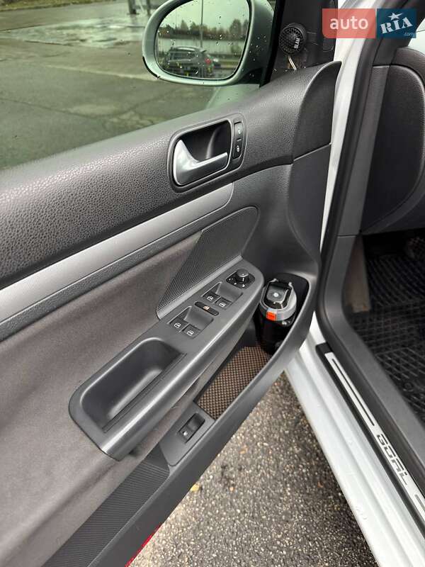 Хэтчбек Volkswagen Golf 2006 в Киеве