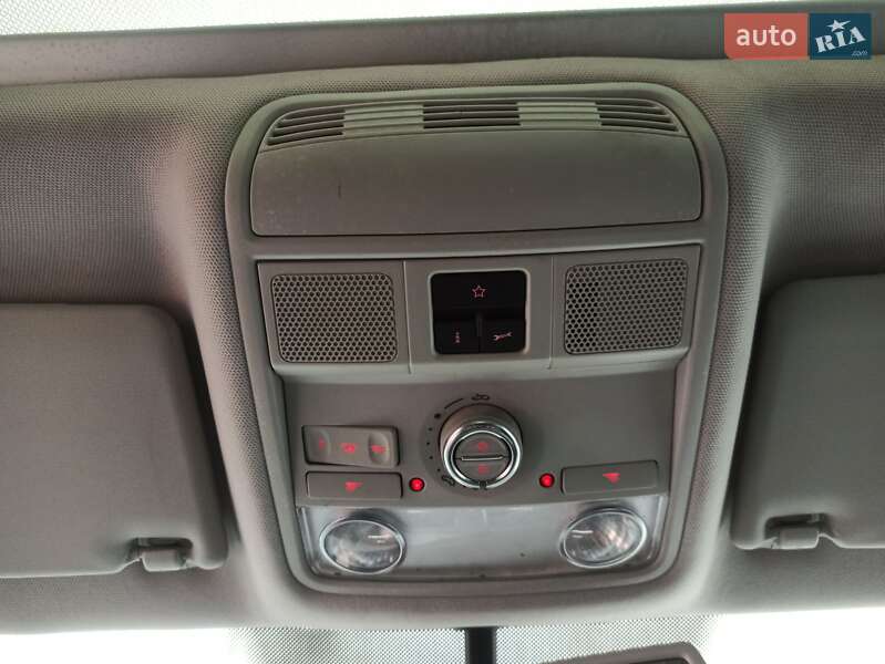 Універсал Volkswagen Golf 2012 в Запоріжжі