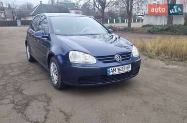 Хэтчбек Volkswagen Golf 2005 в Коростене
