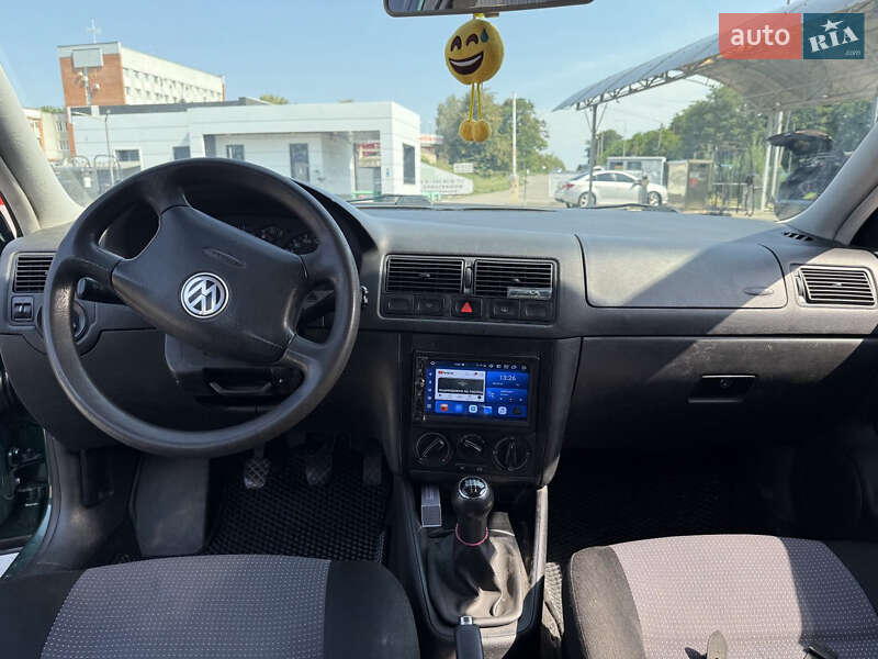 Хетчбек Volkswagen Golf 2002 в Полтаві