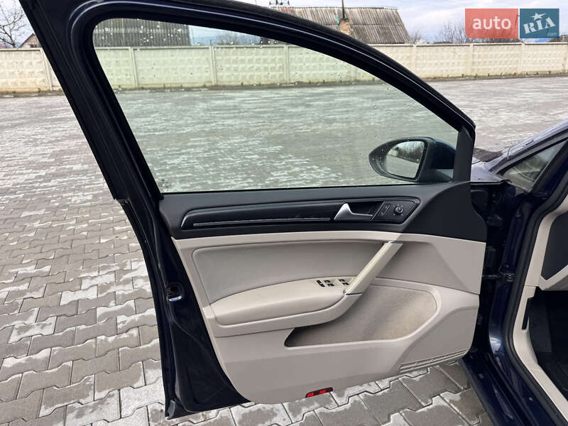 Універсал Volkswagen Golf 2013 в Мукачевому