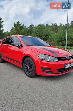 Хетчбек Volkswagen Golf 2016 в Дніпрі