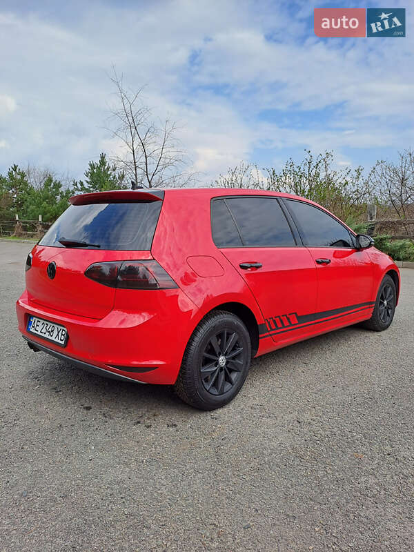 Хэтчбек Volkswagen Golf 2016 в Днепре
