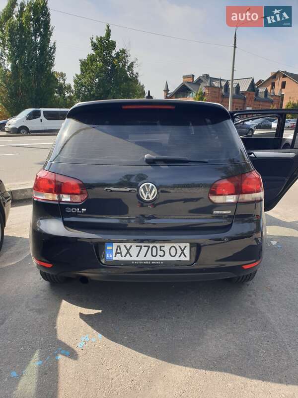 Хетчбек Volkswagen Golf 2011 в Дергачах