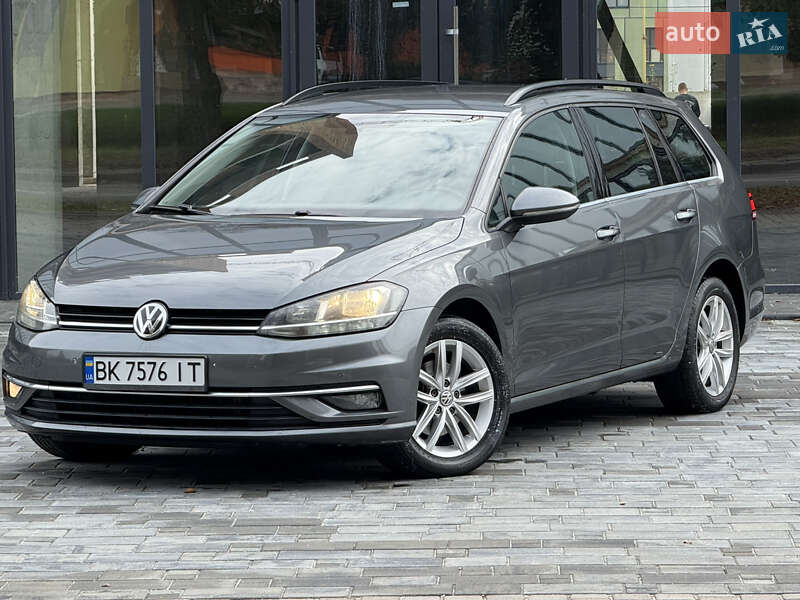 Універсал Volkswagen Golf 2017 в Рівному