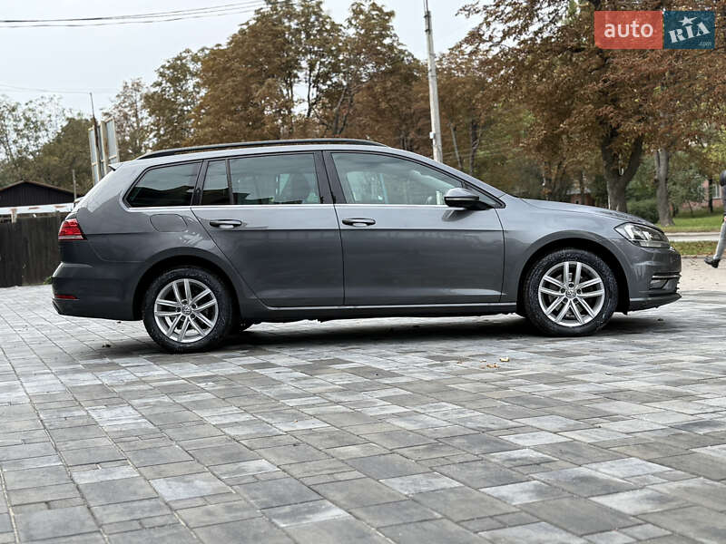 Універсал Volkswagen Golf 2017 в Рівному