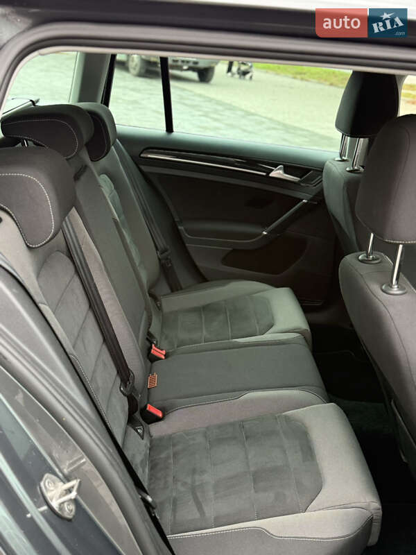 Універсал Volkswagen Golf 2017 в Рівному